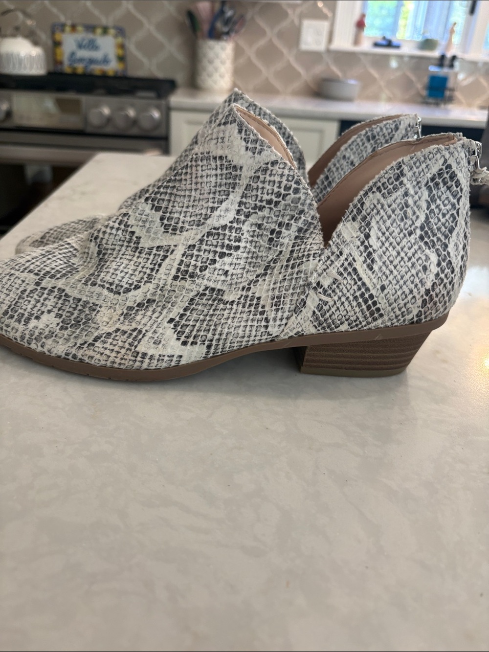 Kenneth Cole snake-skin Booties size 9.5